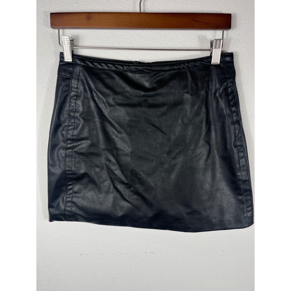 H&M Women Skirt Black 6‎ Mini Faux Leather Zip Back Edgy Chic Pockets